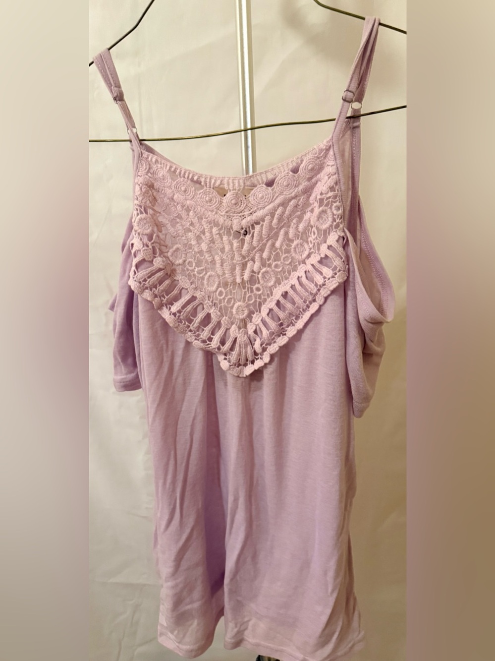 Bibi Women’s size medium Lace Trim Cold-Shoulder Tank Top - Light Lavender